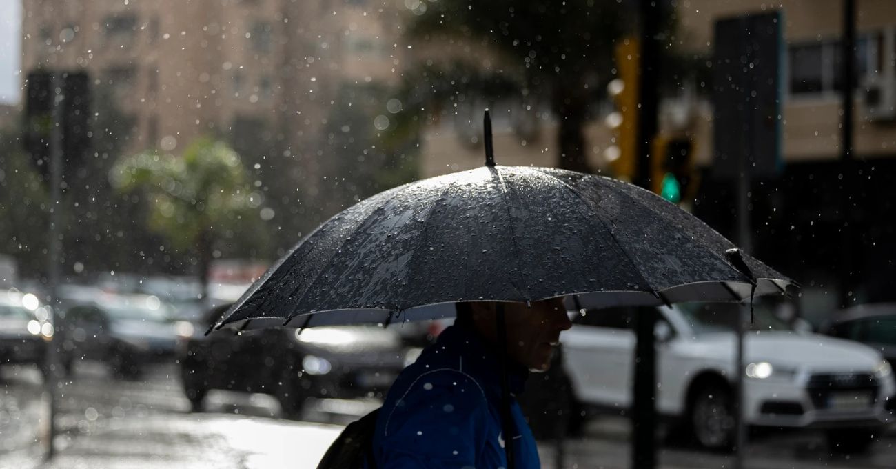 Lluvias, tormentas eléctricas y vientos de 90 km/h afectarán 15 regiones este viernes