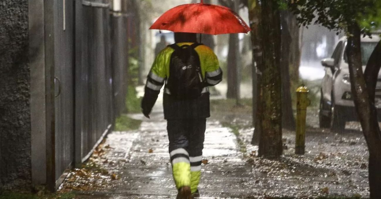 Se viene un nuevo pulso de lluvia: ¿a qué hora lloverá más fuerte en Santiago?
