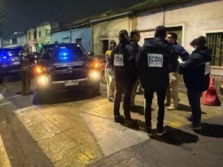 Asesinan a conductor en Recoleta: lo habrían estado esperando para dispararle