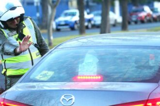 Multas de hasta 103 mil pesos: Autos con restricción este viernes en 34 comunas de la RM