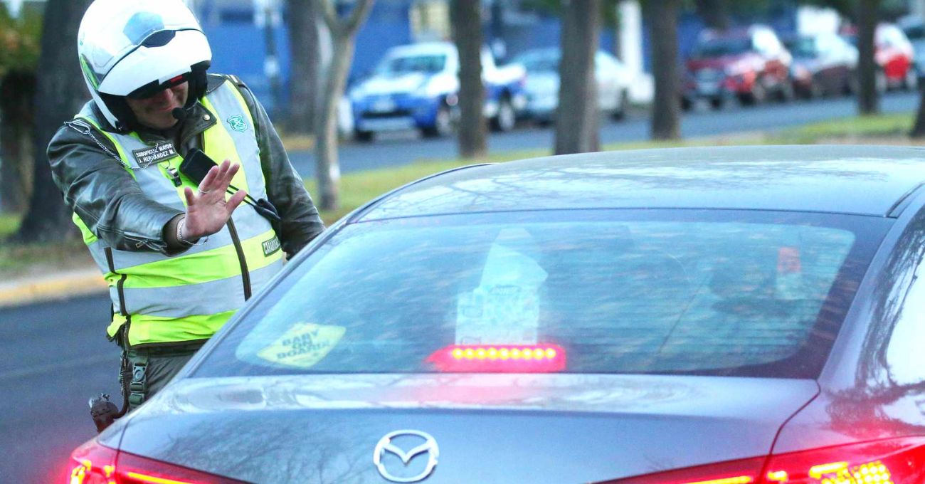 Multas de hasta 103 mil pesos: Autos con restricción este viernes en 34 comunas de la RM