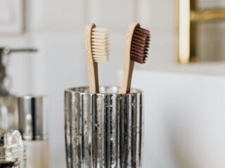 El lugar correcto para guardar tu cepillo de dientes: Lejos del WC