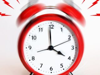 Cambio de hora en Chile: fecha y regiones que deben adelantar sus relojes