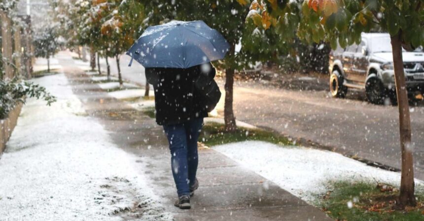 Lluvias, chubascos de agua-nieve y vientos de hasta 80 km/h este martes en Chile