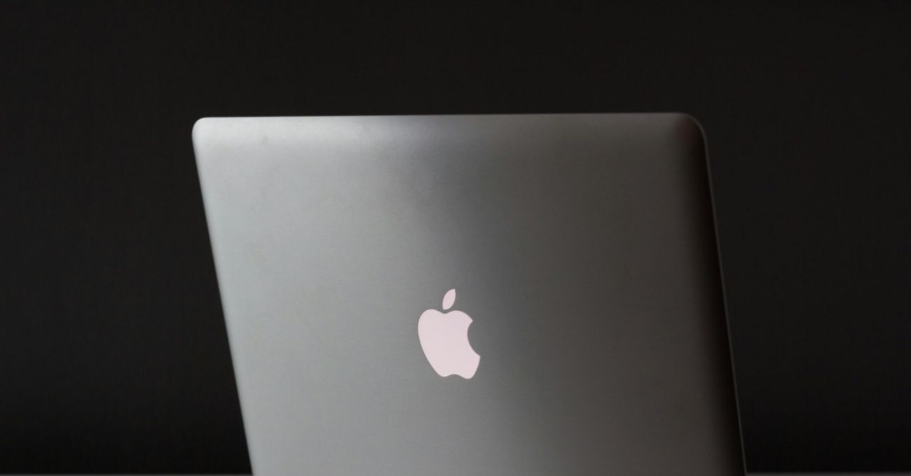 Apple: Distribuidora denuncia a trabajador por presunta estafa con envío de MacBook Pro a precio de cargador
