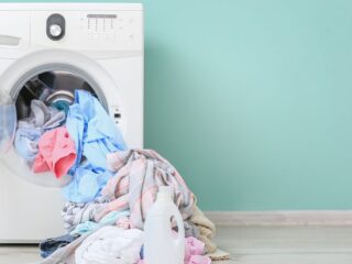 Ropa encogida: el truco con agua tibia para recuperar su tamaño