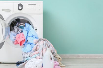 Ropa encogida: el truco con agua tibia para recuperar su tamaño