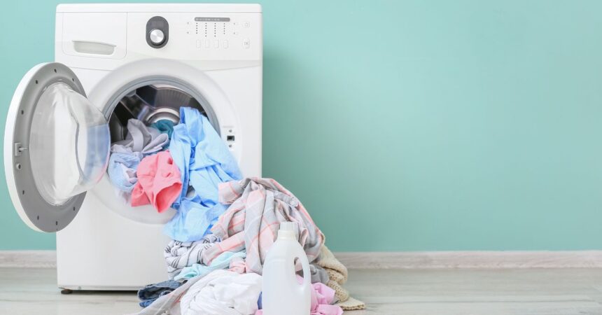 Ropa encogida: el truco con agua tibia para recuperar su tamaño