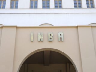INBA: jefe de seguridad es rociado con bencina durante disturbios
