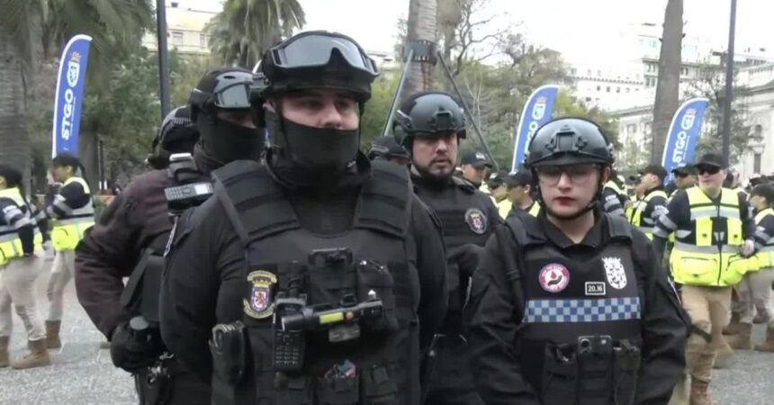 Comercio ambulante: presentan a 300 nuevos guardias municipales en Santiago