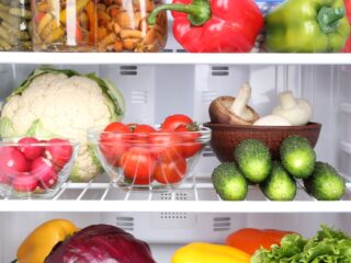 ¿Quieres evitar desperdiciar comida? Revisa cuánto duran los alimentos en el refrigerador y cómo conservarlos más tiempo