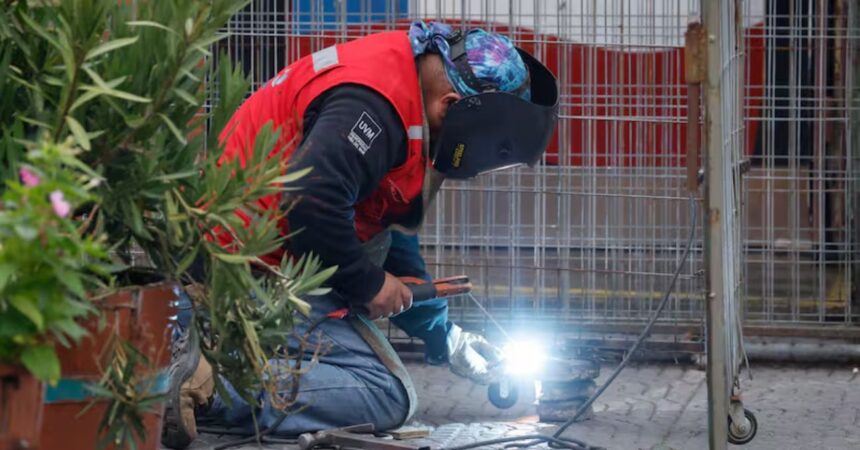 ¿Trabajas en Chile? Consulta el sueldo promedio y mediano según el INE