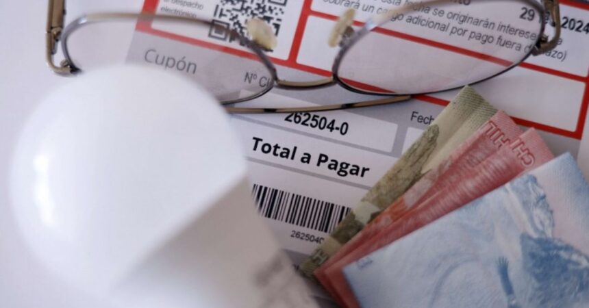Subsidio especial para adultos mayores ante alza de tarifas eléctricas