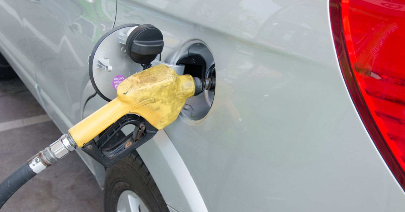 ¿Subirá la bencina? Lo que se proyecta para el precio de los combustibles este agosto