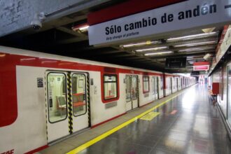 Dos estaciones de la Línea 1 del Metro de Santiago permanecerán cerradas este viernes por mantención