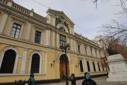 Ofertas laborales Universidad de Chile: sueldos llegan a $5 millones y así puedes postular
