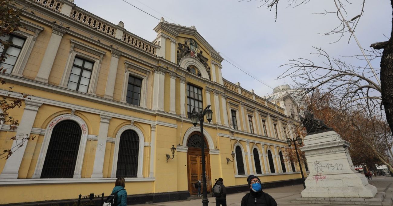 Ofertas laborales Universidad de Chile: sueldos llegan a $5 millones y así puedes postular