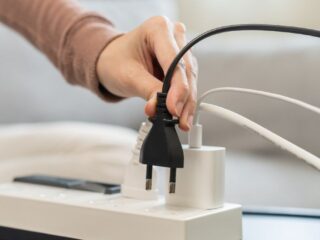 Aparatos que no deben conectarse a un alargador para evitar riesgos eléctricos