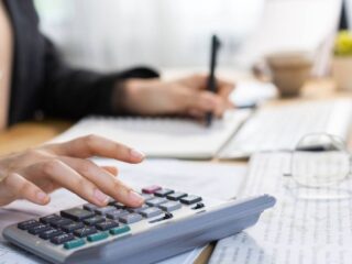 Empleos disponibles en el ministerio de Hacienda con sueldos de hasta $3,1 millones