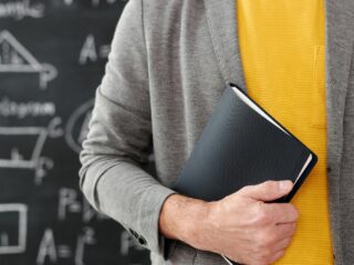 Profesores chilenos podrán postular para trabajar en Estados Unidos con sueldos desde $3 millones