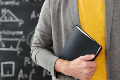 Profesores chilenos podrán postular para trabajar en Estados Unidos con sueldos desde $3 millones