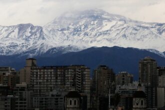 Jaime Leyton anticipa tres días de lluvia y posible nieve en Santiago desde este miércoles