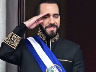 Bukele defiende la reelección indefinida y rechaza críticas internacionales