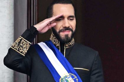 Bukele defiende la reelección indefinida y rechaza críticas internacionales