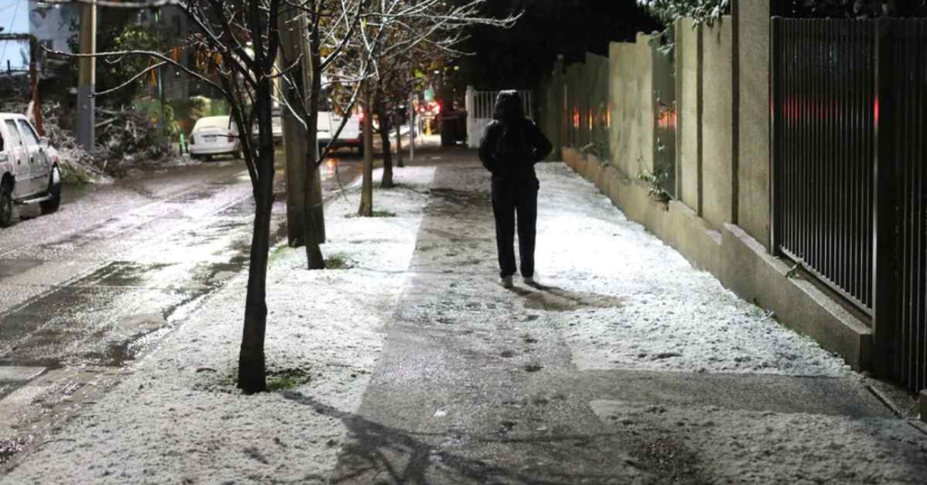 Pronostican nieve en comunas del sector oriente y suroriente de Santiago esta semana