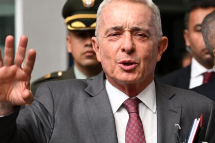 Tribunal de Bogotá ordena libertad inmediata de Álvaro Uribe mientras apela condena