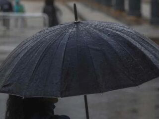 Dirección Meteorológica anuncia lluvias, agua-nieve y vientos de hasta 80 km/h en 14 regiones este jueves
