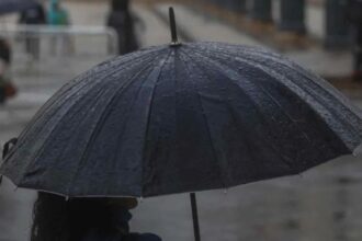 Dirección Meteorológica anuncia lluvias, agua-nieve y vientos de hasta 80 km/h en 14 regiones este jueves