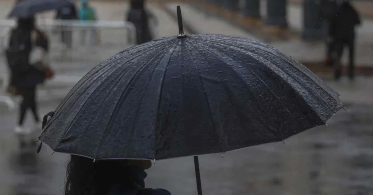 Dirección Meteorológica anuncia lluvias, agua-nieve y vientos de hasta 80 km/h en 14 regiones este jueves