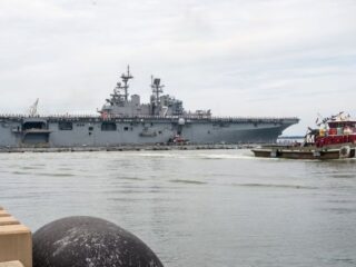Estados Unidos movilizaría 4.000 marines y destructores al Mar Caribe por tensión con Venezuela