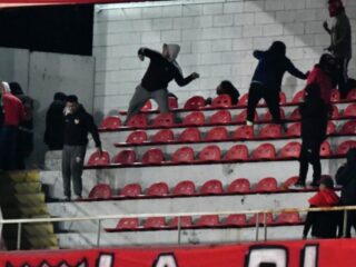 19 chilenos heridos y 97 detenidos tras violentos enfrentamientos entre hinchas en Argentina