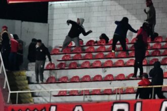 19 chilenos heridos y 97 detenidos tras violentos enfrentamientos entre hinchas en Argentina