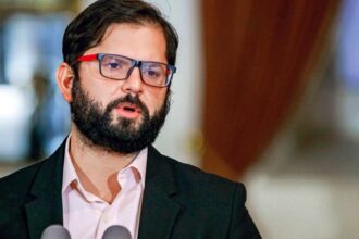 Boric instruye a Elizalde viajar a Argentina tras ataque a hinchas de la U que dejó 15 heridos y 97 detenidos