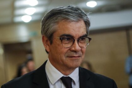 Mario Marcel renuncia al Ministerio de Hacienda para asumir cargo en el exterior