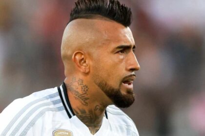 El apoyo de Arturo Vidal y Charles Aránguiz a hinchas de la "U" agredidos en Argentina