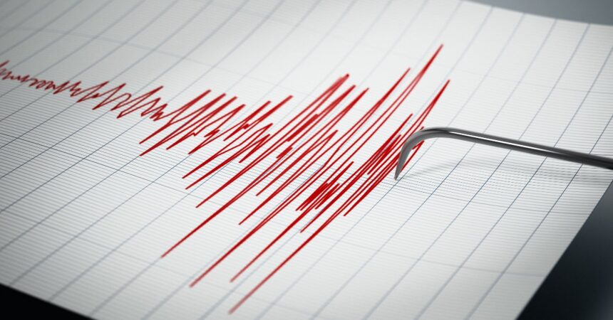 Evacúan zona de playa del Territorio Antártico tras sismo 7.6 y amenaza de tsunami
