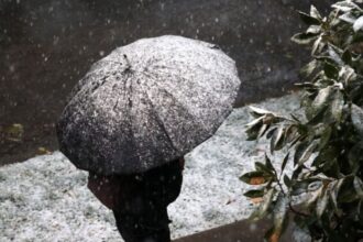 Nieve podría regresar a Santiago la tarde de este viernes: pronóstico de comunas y horarios