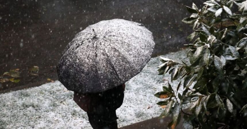 Nieve podría regresar a Santiago la tarde de este viernes: pronóstico de comunas y horarios