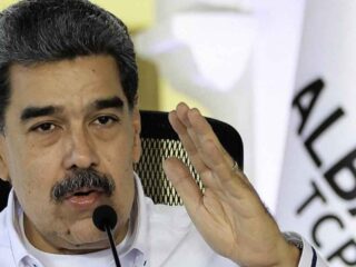 Maduro acusa a Estados Unidos de desplegar buques militares en el Caribe como “inmoral, criminal e ilegal”