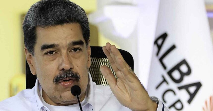 Maduro acusa a Estados Unidos de desplegar buques militares en el Caribe como “inmoral, criminal e ilegal”