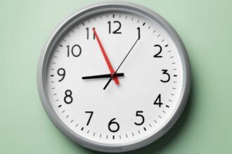 Cambio de hora en Chile: revisa cuándo debes adelantar tu reloj