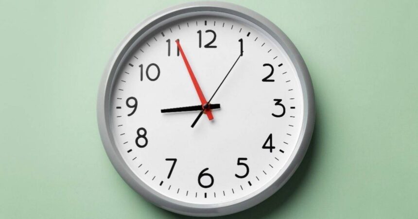Cambio de hora en Chile: revisa cuándo debes adelantar tu reloj