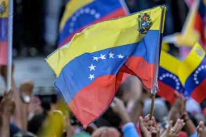 Venezuela libera a ocho opositores y otorga arresto domiciliario a otros cinco