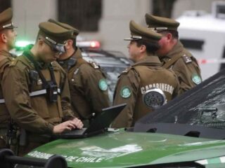Carabineros repele asalto armado en peaje de Puente Alto: dos asaltantes heridos, uno en riesgo vital