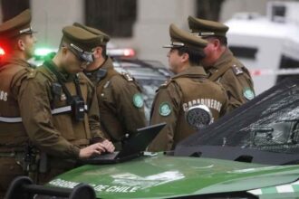 Carabineros repele asalto armado en peaje de Puente Alto: dos asaltantes heridos, uno en riesgo vital