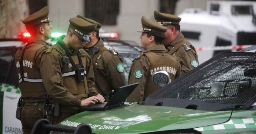 Carabineros repele asalto armado en peaje de Puente Alto: dos asaltantes heridos, uno en riesgo vital